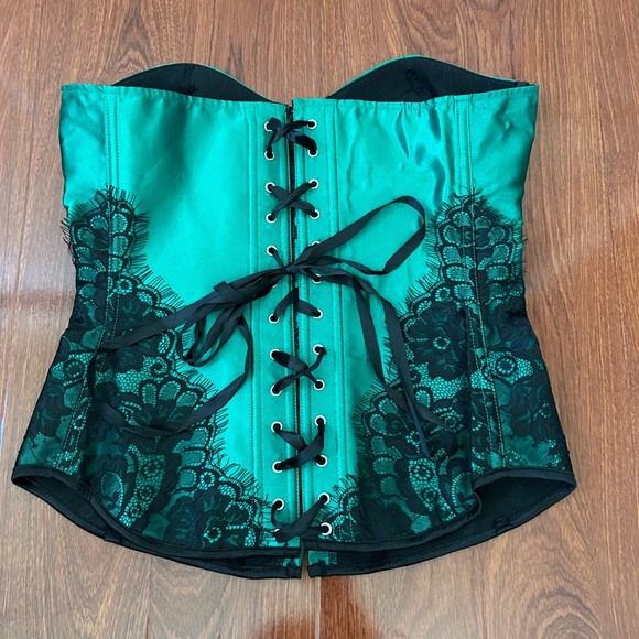 Victorian Green Lace Corset - Picture 2 of 6